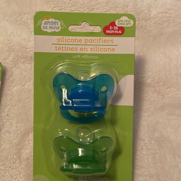 Bundle of Two 2 pack Silicone Pacifiers in Green and Blue NWT - Picture 2 of 4